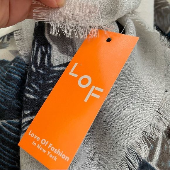 Oversized Square Lightweight Blanket Scarf, Artsy Floral Print, NWT, 53”… - Picture 13 of 14